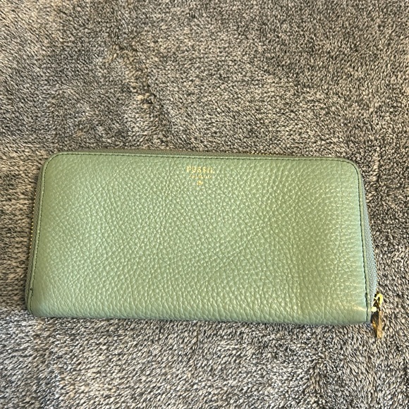 Fossil wallet. Good condition, and no stains inside - Picture 1 of 4